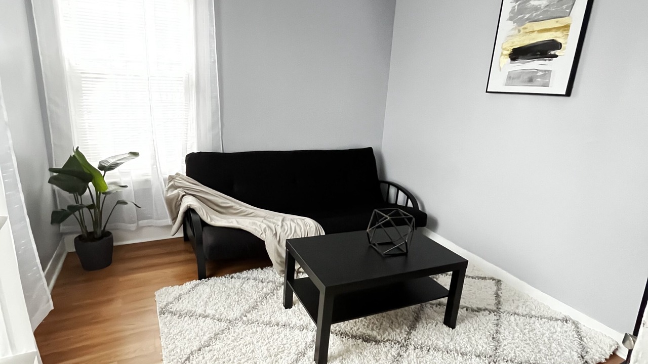 Photo of Livingroom in West End - West Side