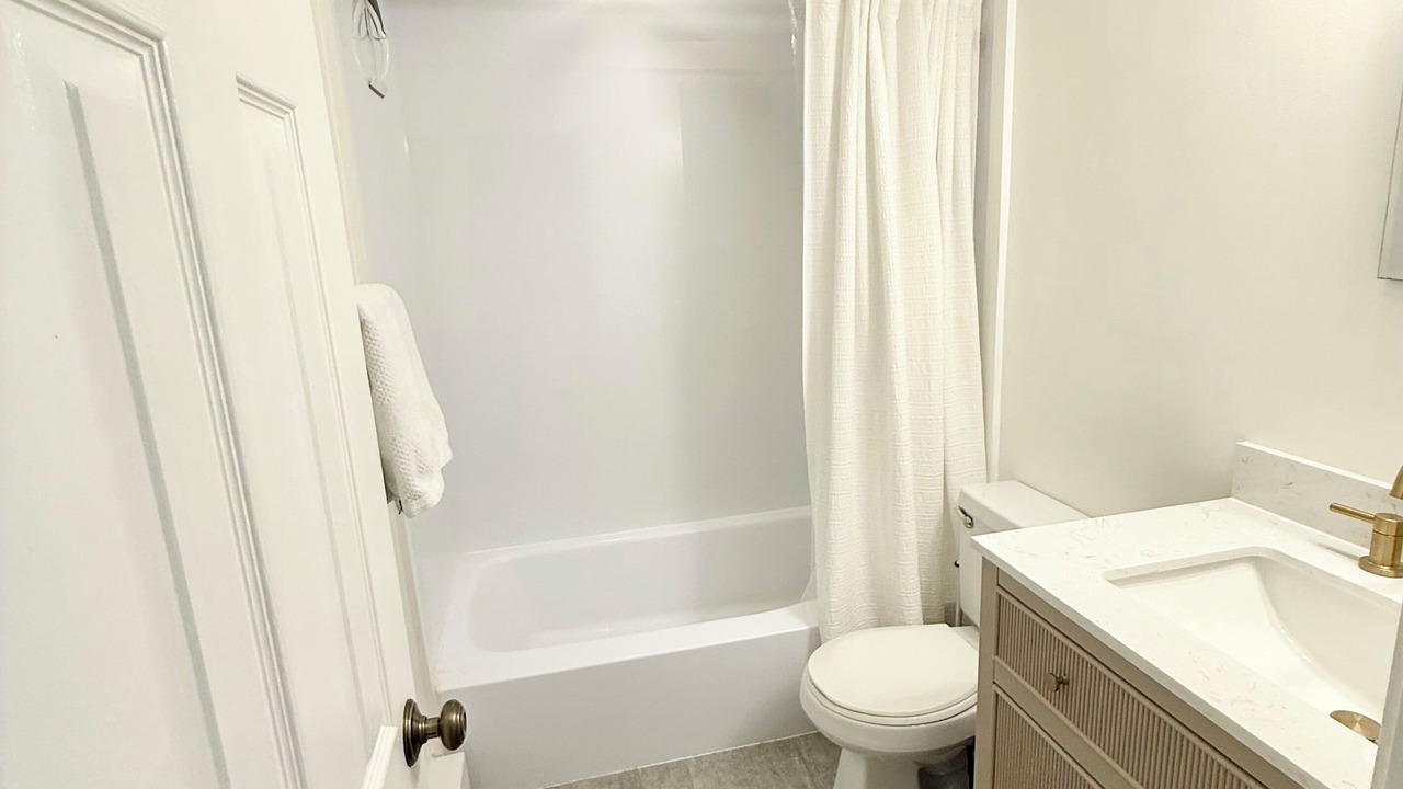 Photo of Bathroom in Thompson Square - Bunker Hill