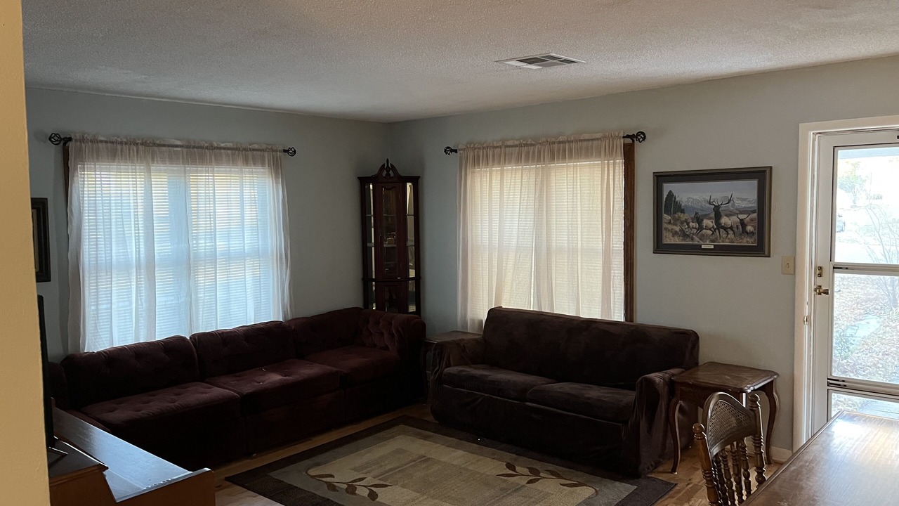 Photo of Livingroom in Laverne