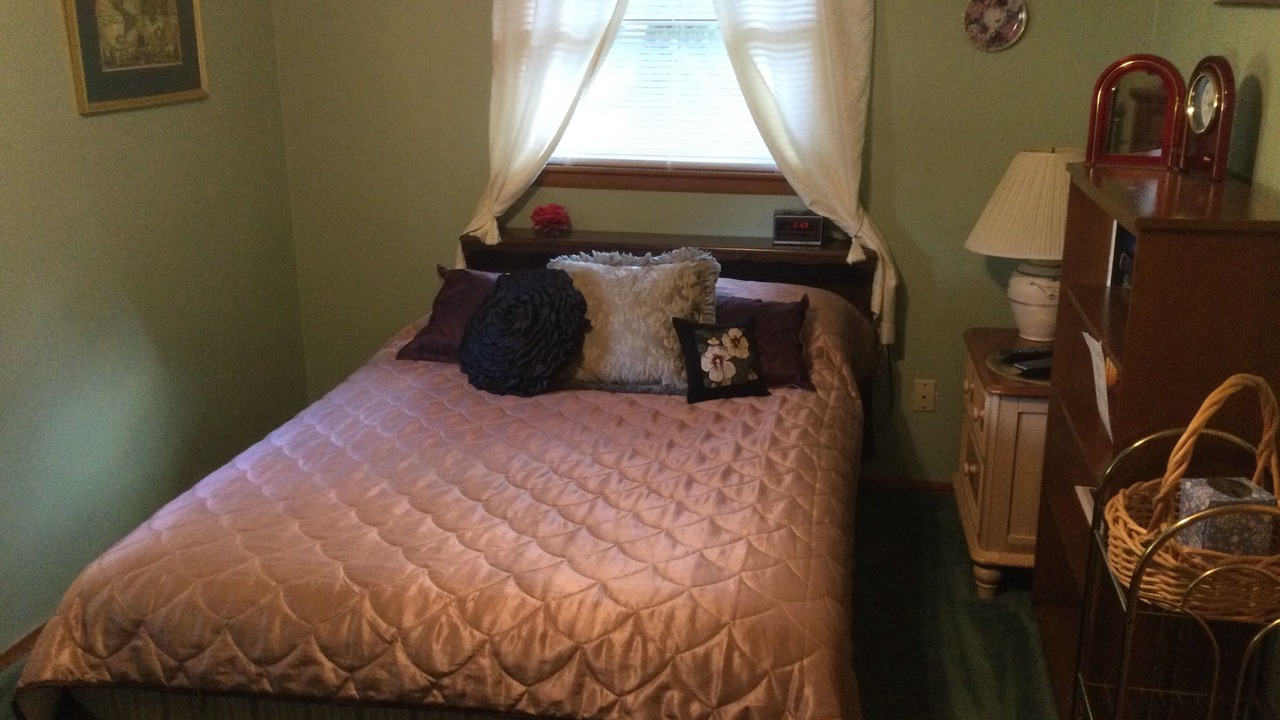 Photo of Bedroom in Niles