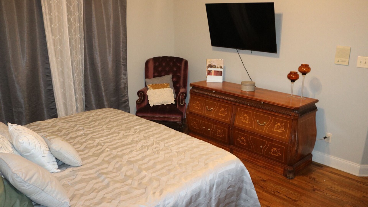 Photo of Bedroom in Lakes of Forest Hill