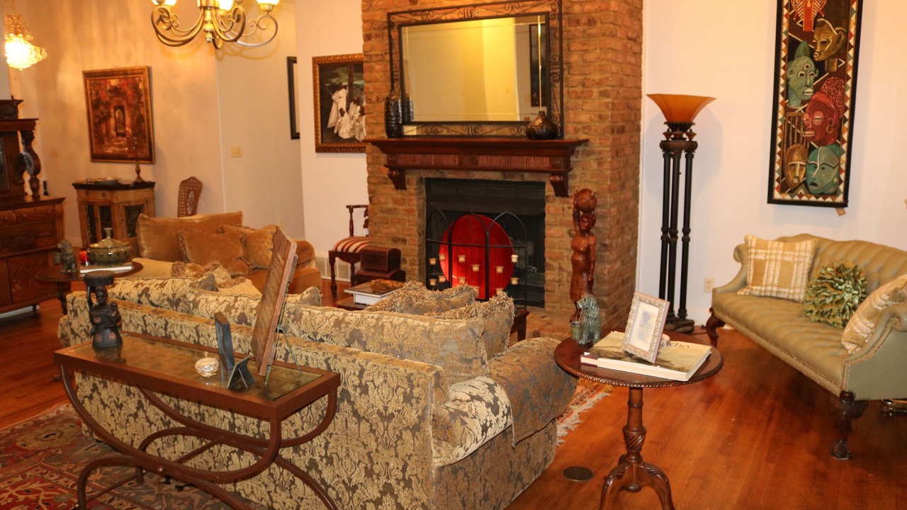 Photo of Livingroom in Lakes of Forest Hill