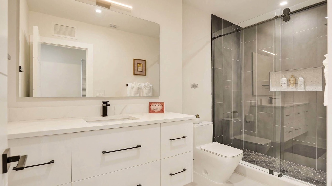 Photo of Bathroom in Colee Hammock