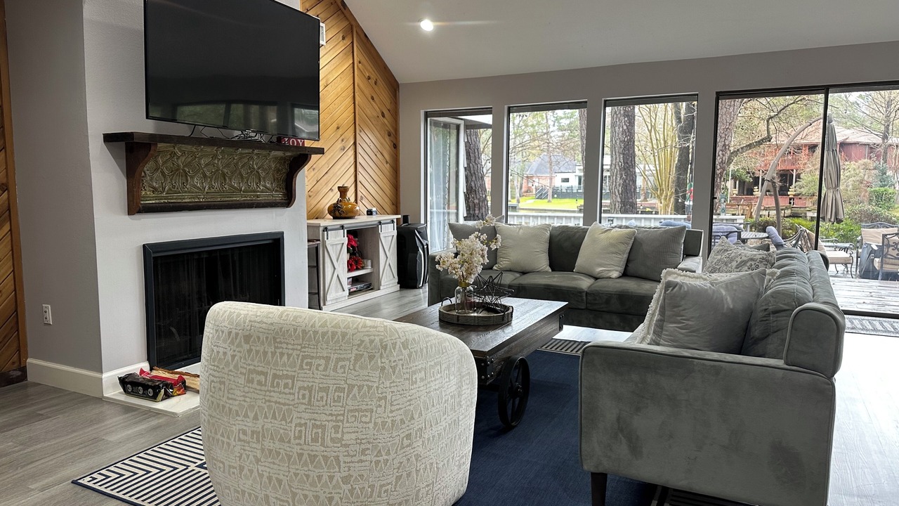Photo of Livingroom in Walden on Lake Conroe