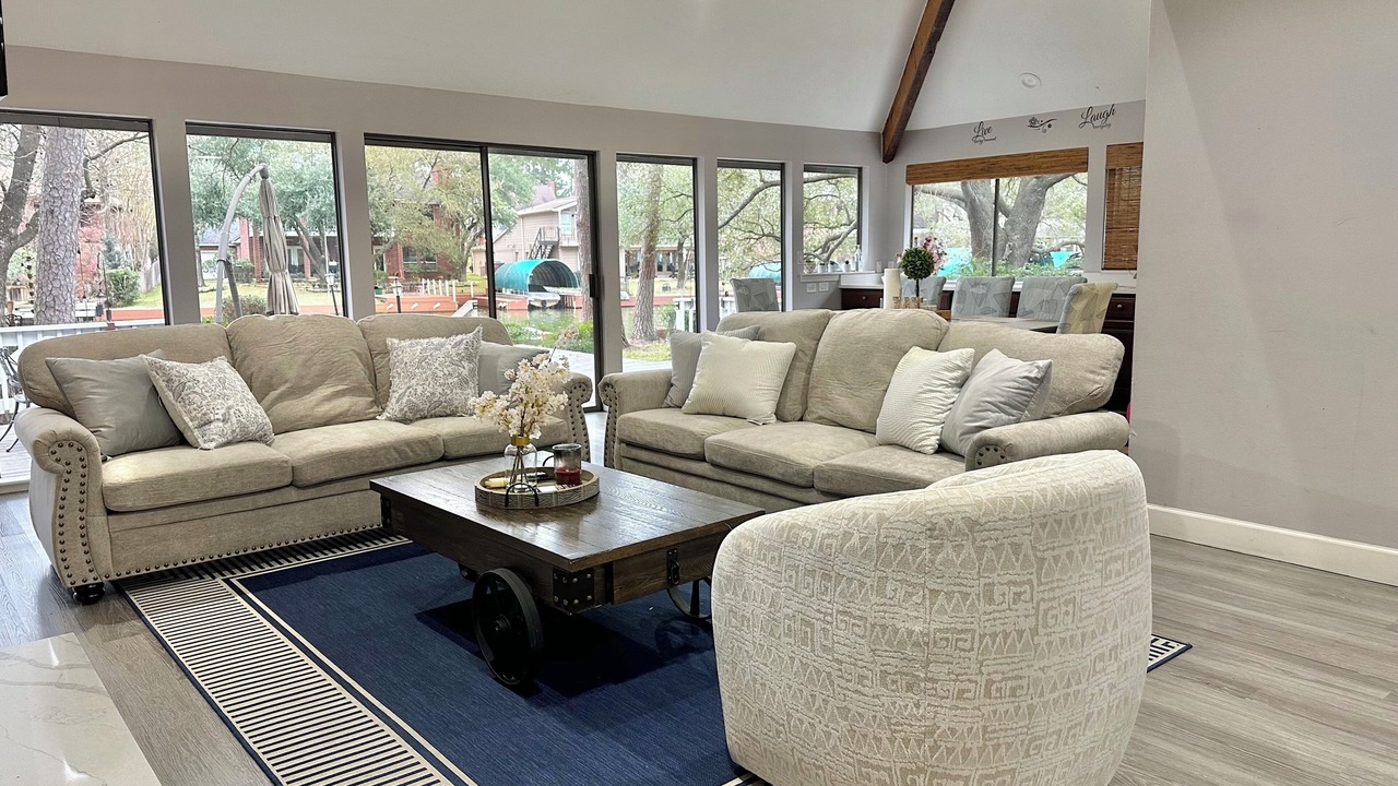 Photo of Livingroom in Walden on Lake Conroe