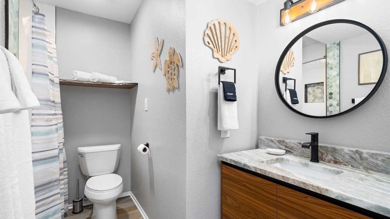 Photo of Bathroom in Harbor Oaks