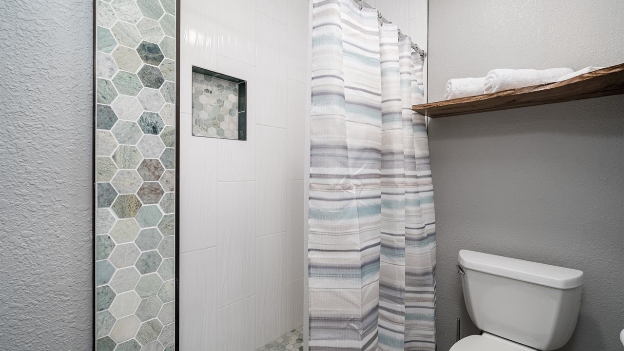 Photo of Bathroom in Harbor Oaks