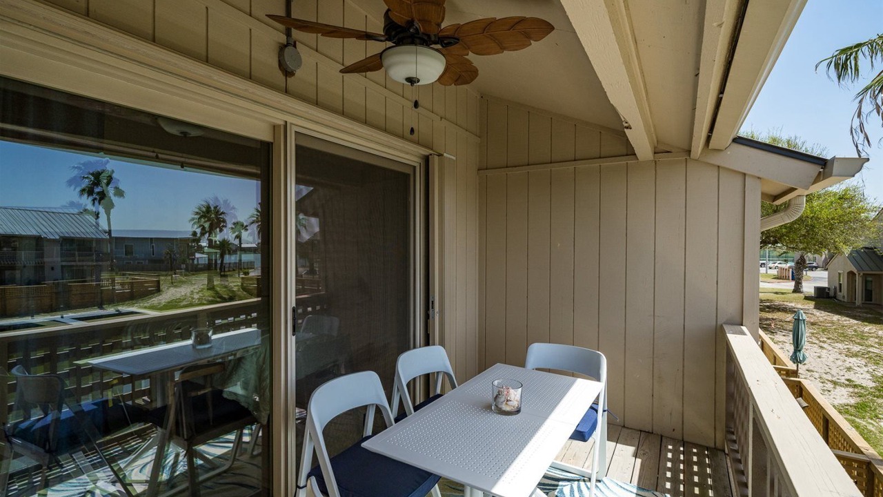Photo of Patio Balcony in Harbor Oaks