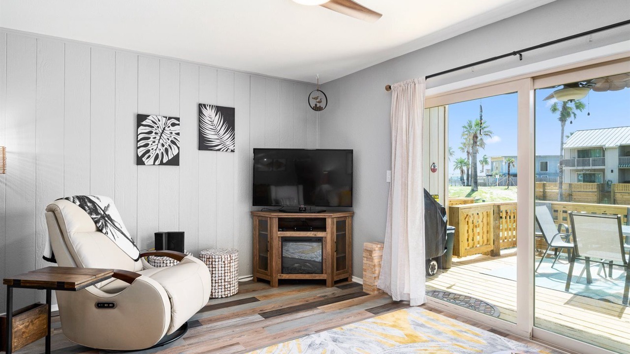 Photo of Livingroom in Harbor Oaks