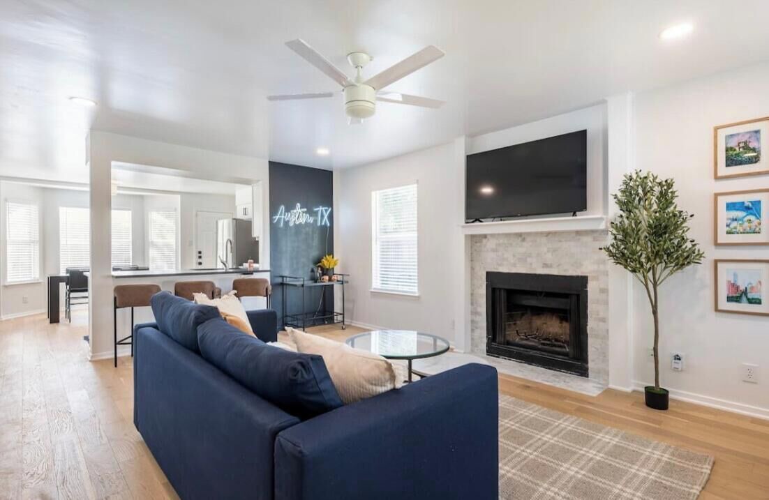 Photo of Livingroom in East Riverside - Oltorf