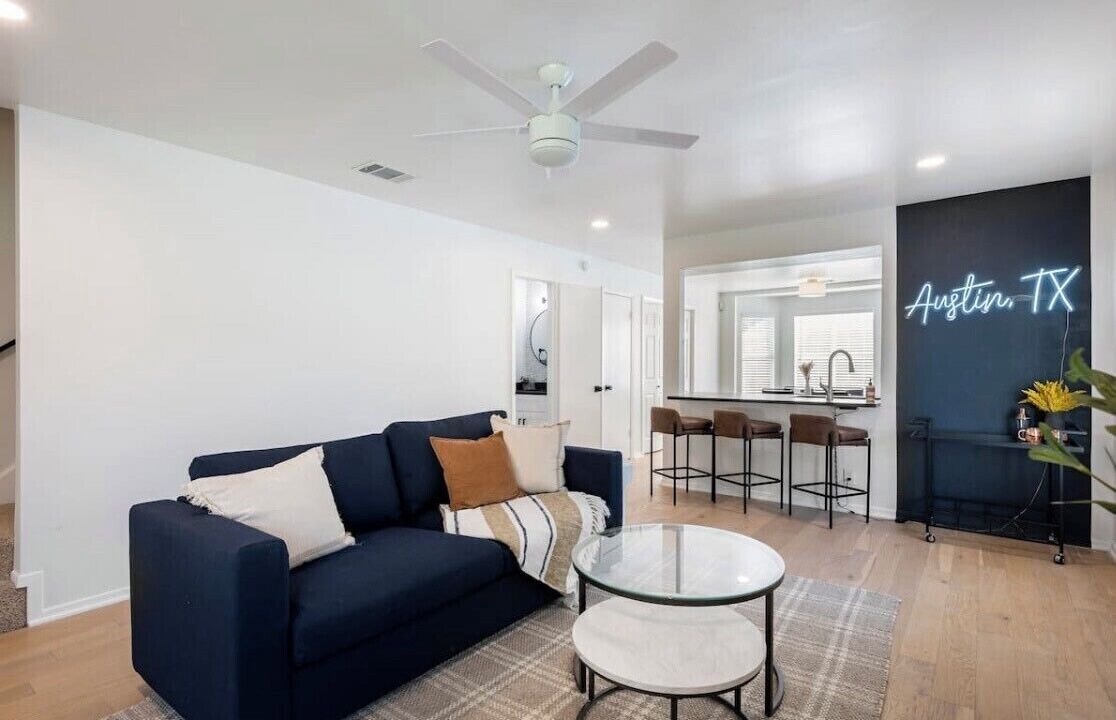 Photo of Livingroom in East Riverside - Oltorf