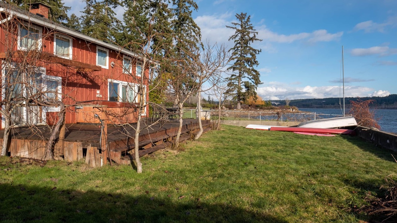 Photo of Bedroom in Belfair