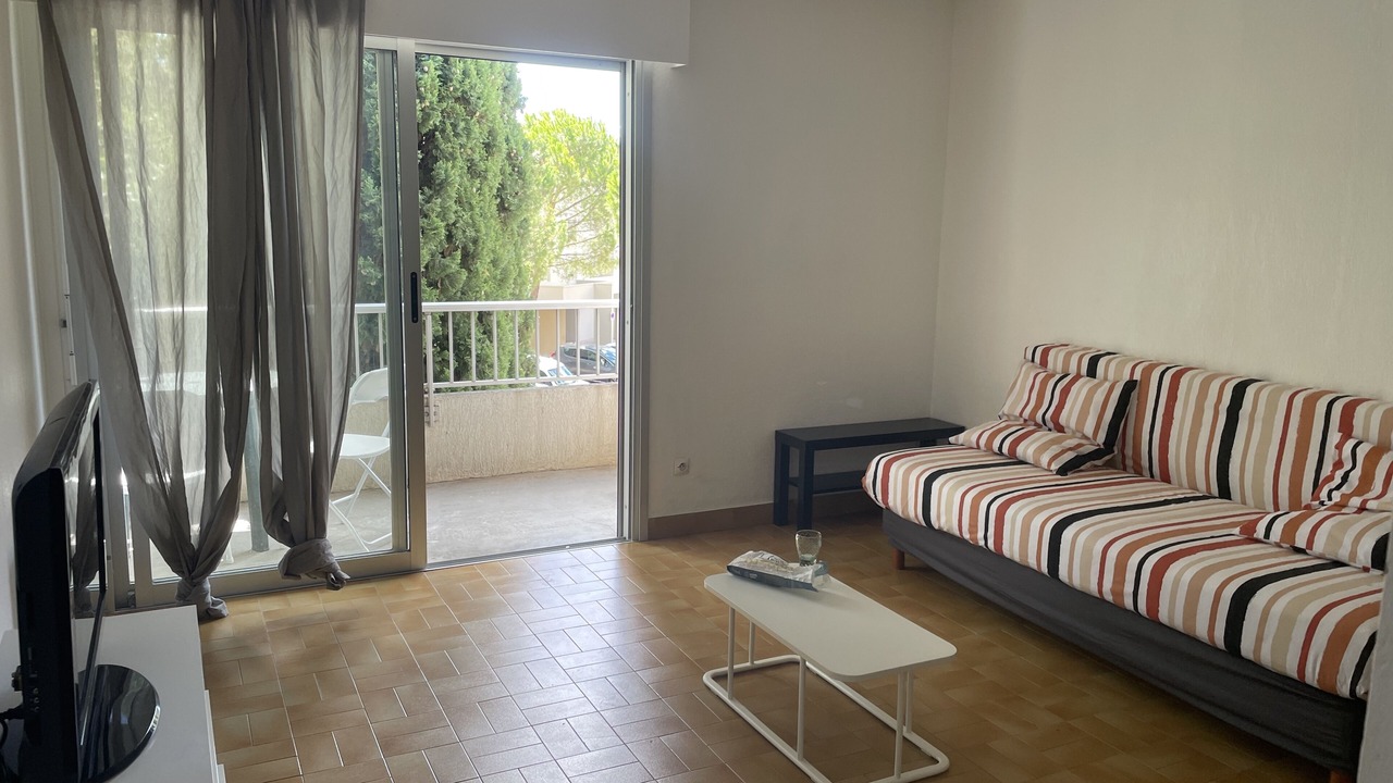 Photo of Livingroom in Hopitaux-Facultes