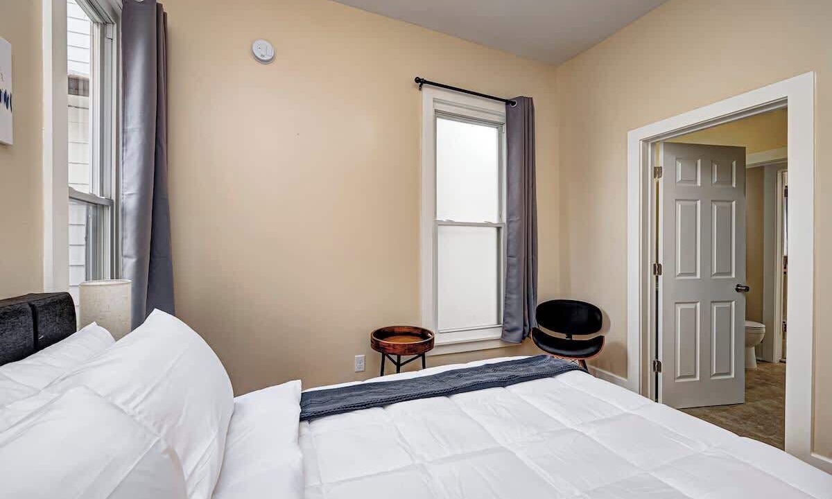 Photo of Bedroom in Fountain Square