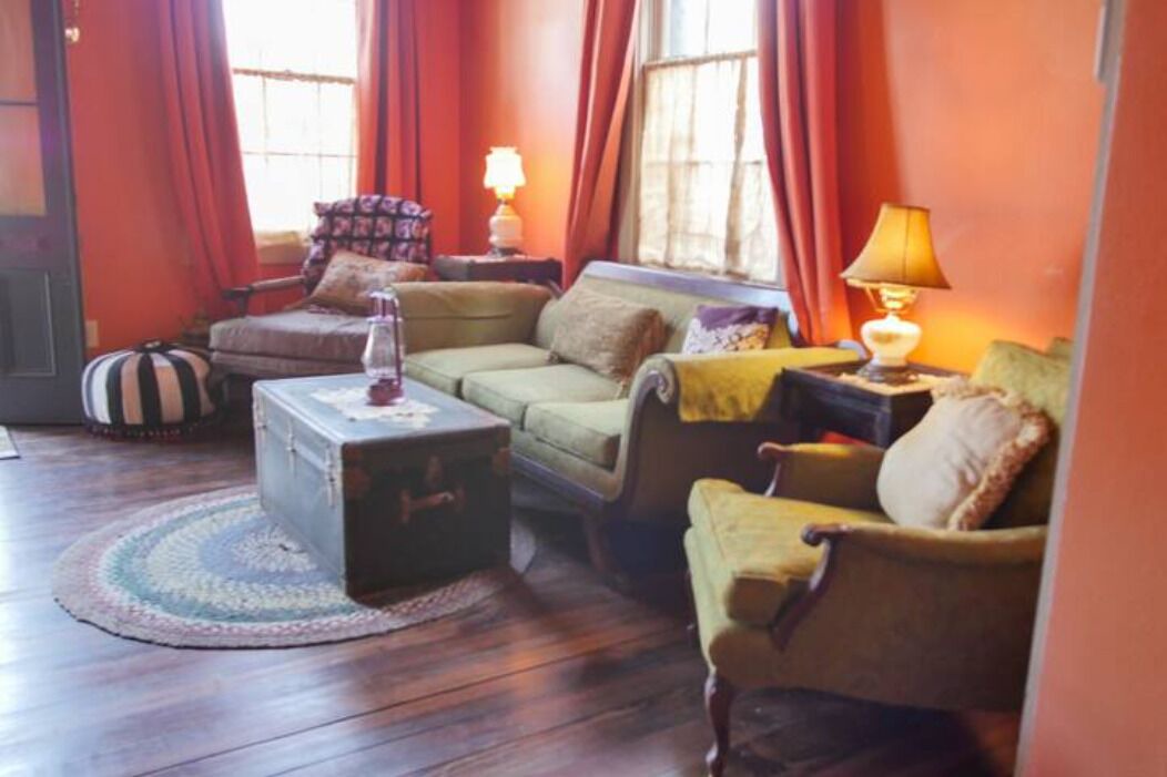Photo of Livingroom in Seventh Ward