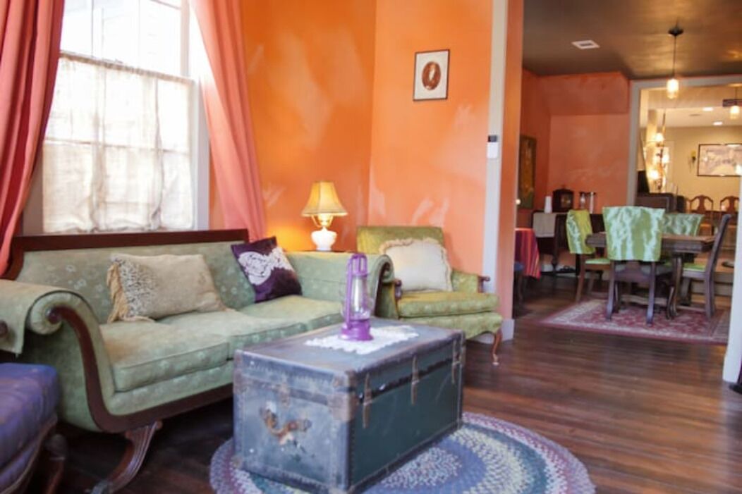 Photo of Livingroom in Seventh Ward