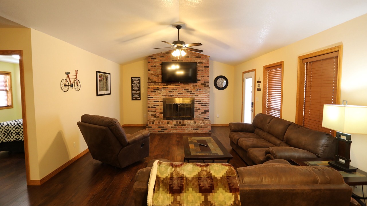 Photo of Livingroom in Van Buren