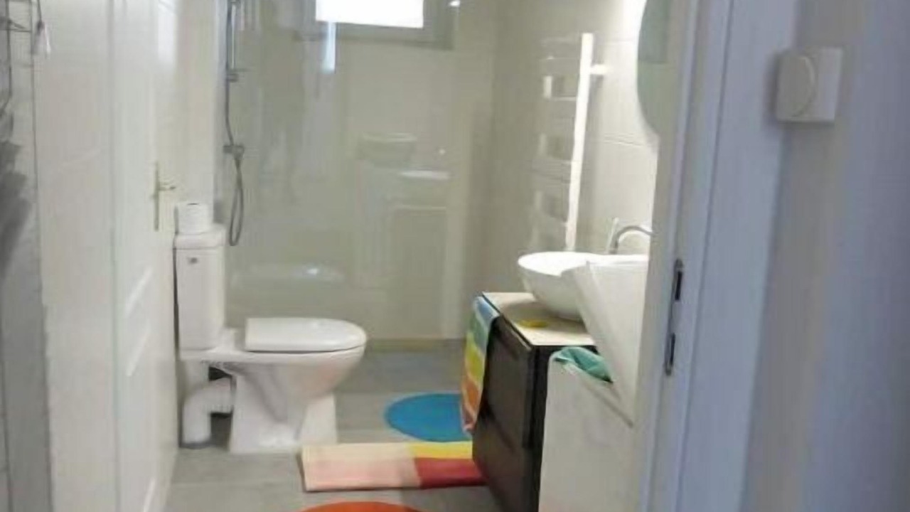 Photo of Bathroom in Arcueil