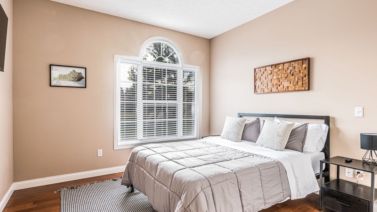 Photo of Bedroom in Cave City
