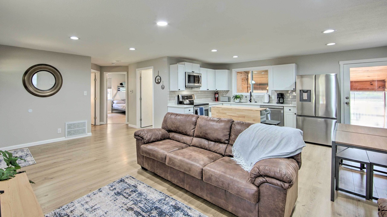 Photo of Livingroom in Gun Barrel City