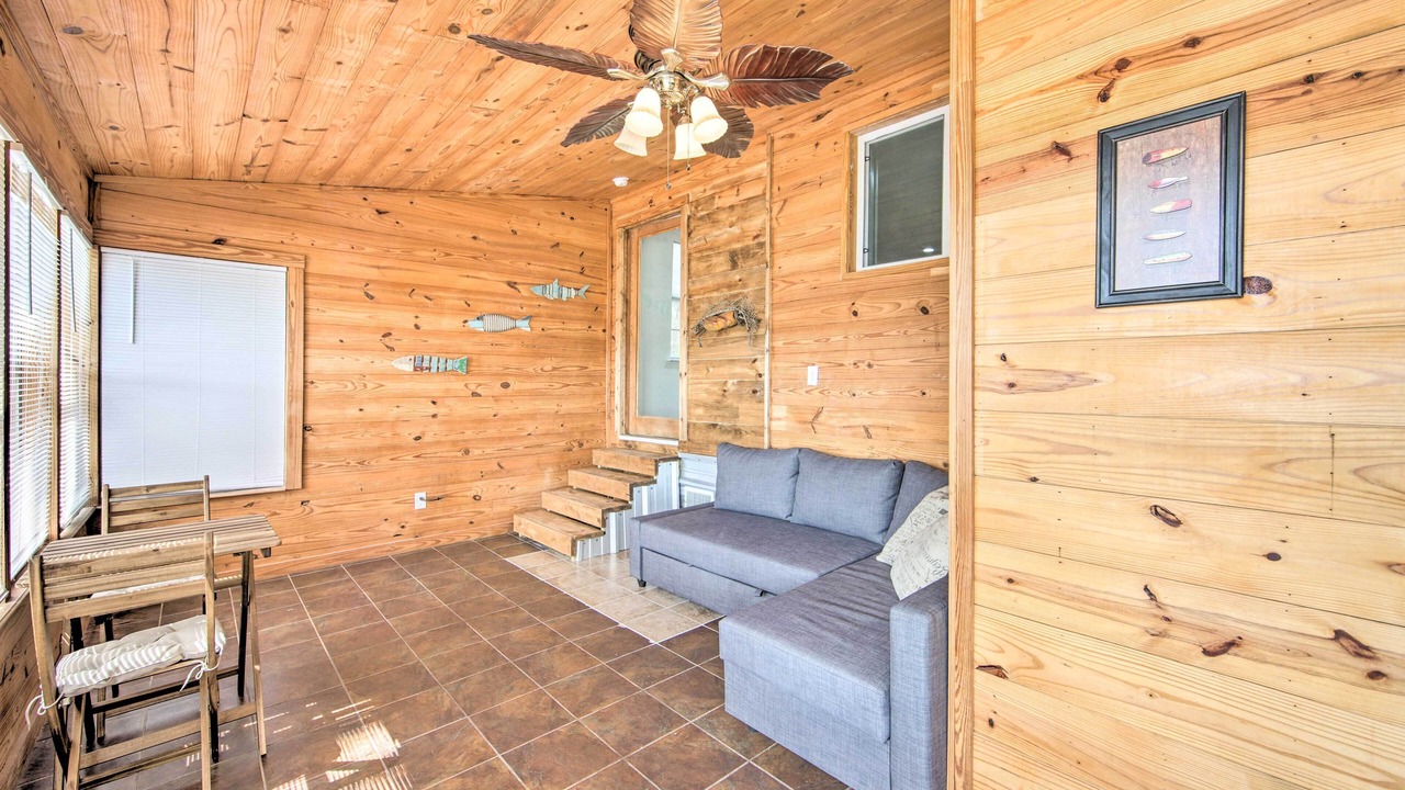 Photo of Livingroom in Gun Barrel City