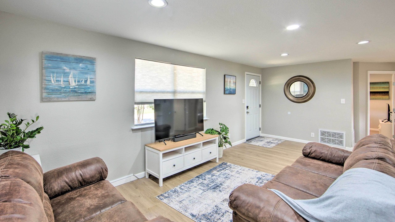 Photo of Livingroom in Gun Barrel City