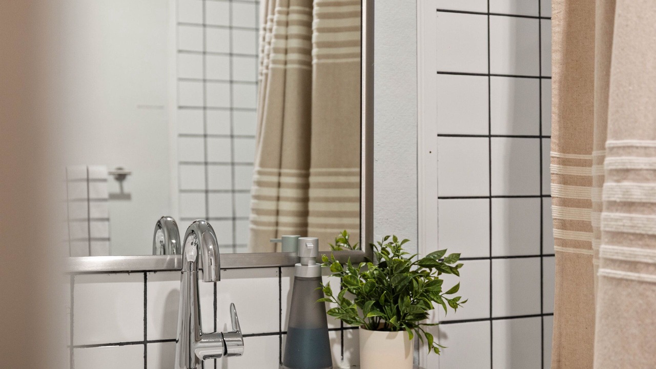 Photo of Bathroom in Central - Terry