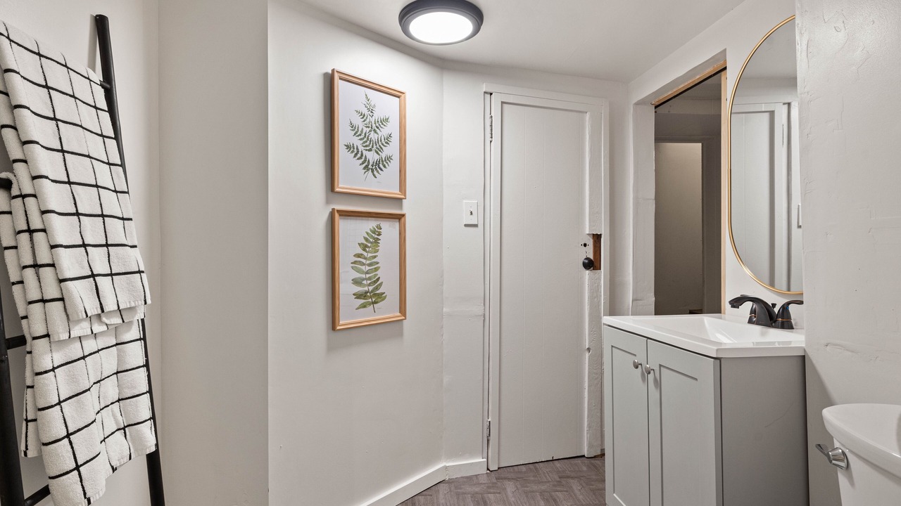 Photo of Bathroom in Central - Terry