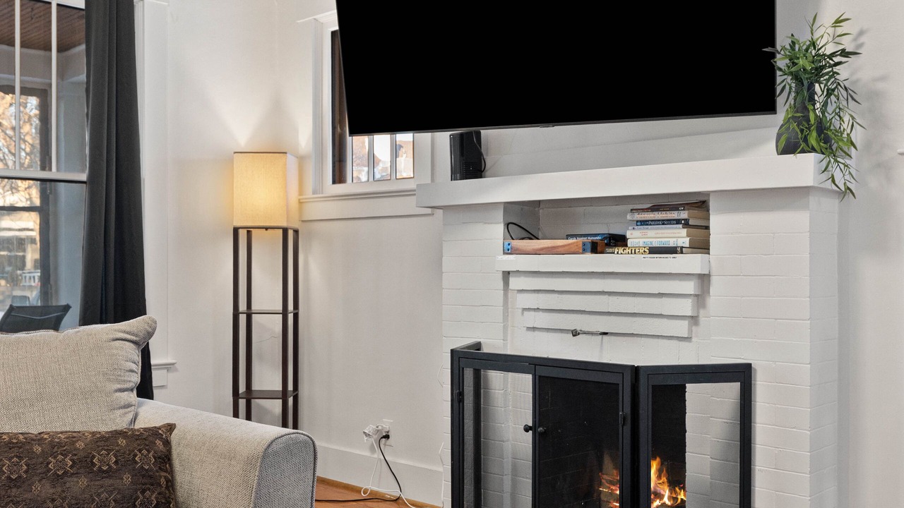 Photo of Livingroom in Central - Terry