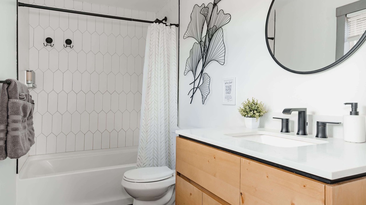 Photo of Bathroom in Pleasant Park Corridor
