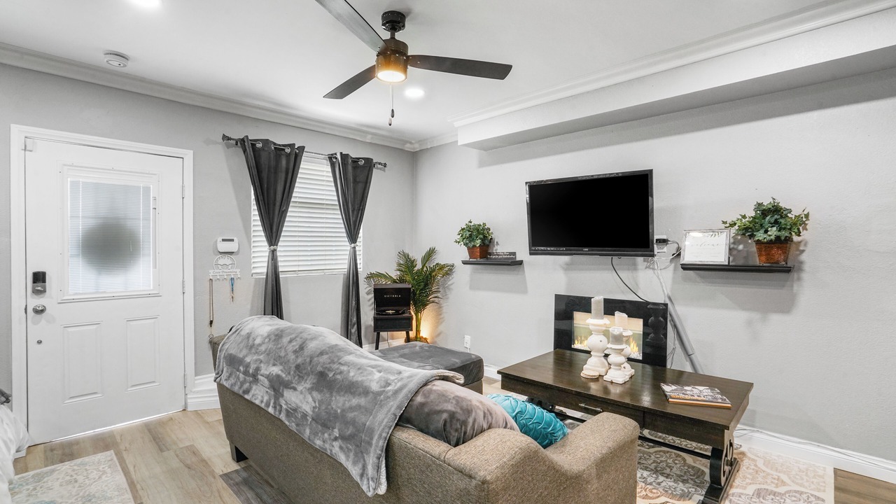 Photo of Livingroom in Vista
