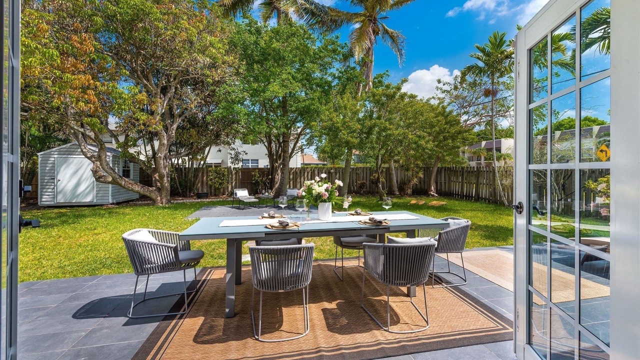 Photo of Outdoor in Hollywood Lakes