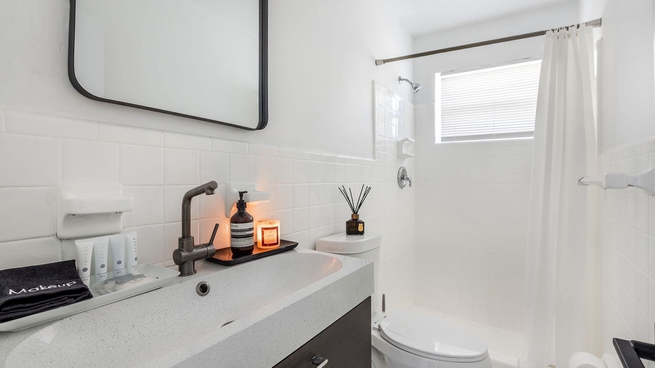 Photo of Bathroom in Hollywood Lakes