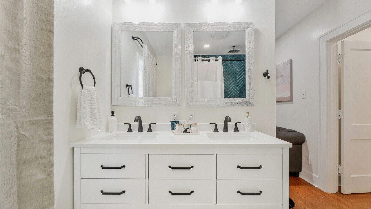 Photo of Bathroom in College Hill