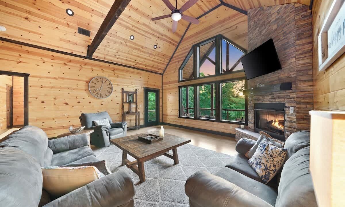 Photo of Livingroom in Hochatown