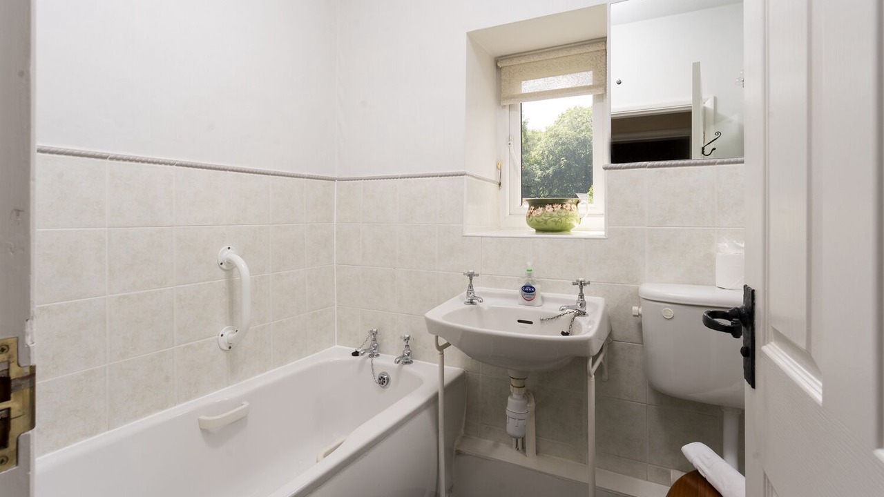 Photo of Bathroom in Chapel Stile