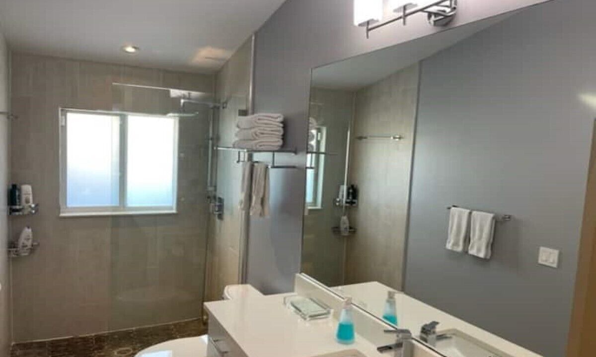 Photo of Bathroom in Oakland Park
