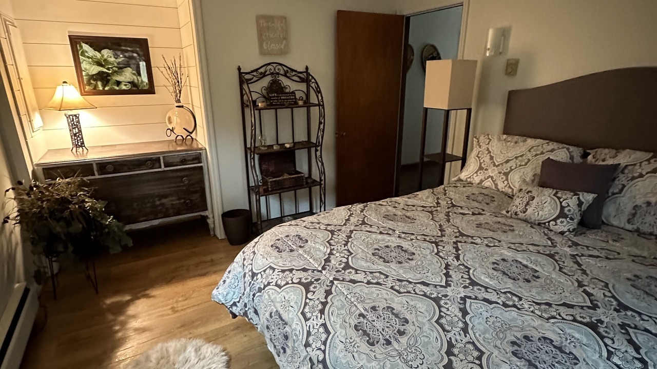 Photo of Bedroom in Roscoe