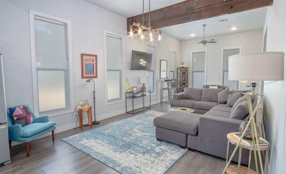 Photo of Livingroom in Near East Side