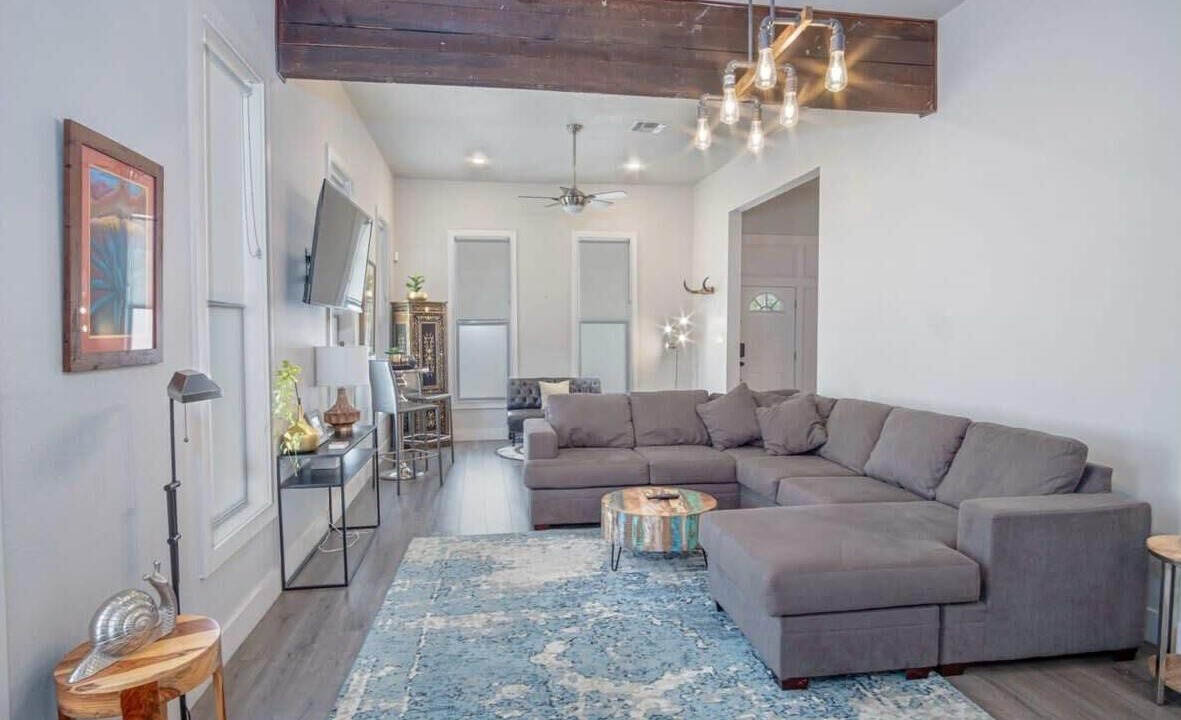 Photo of Livingroom in Near East Side
