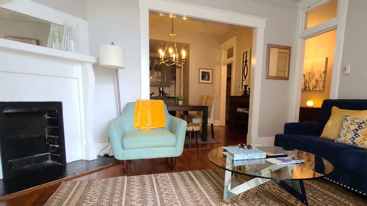 Photo of Livingroom in Historic District - North