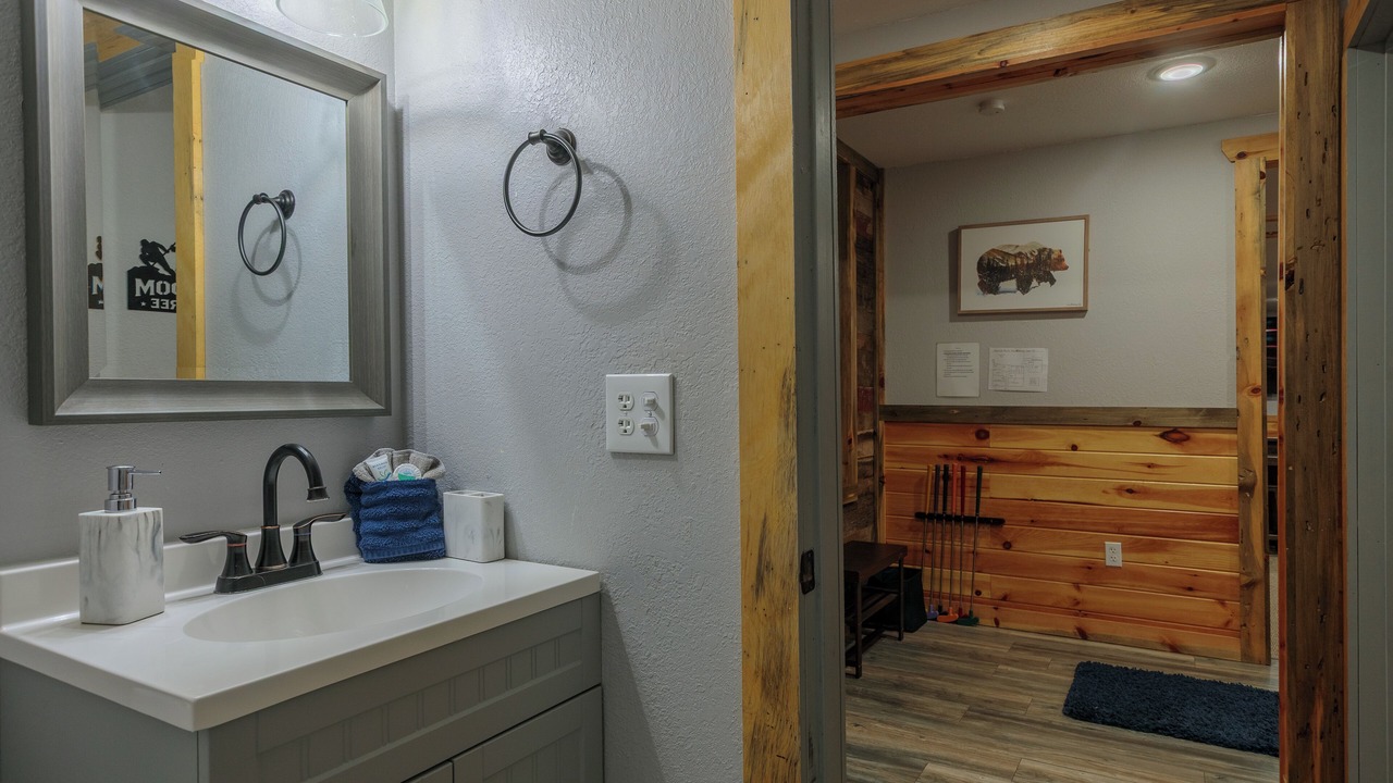 Photo of Bathroom in Kodak