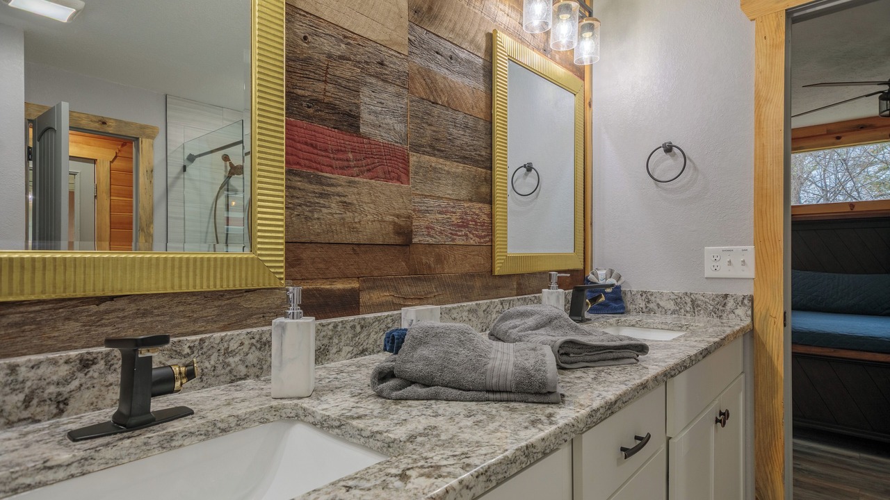 Photo of Bathroom in Kodak