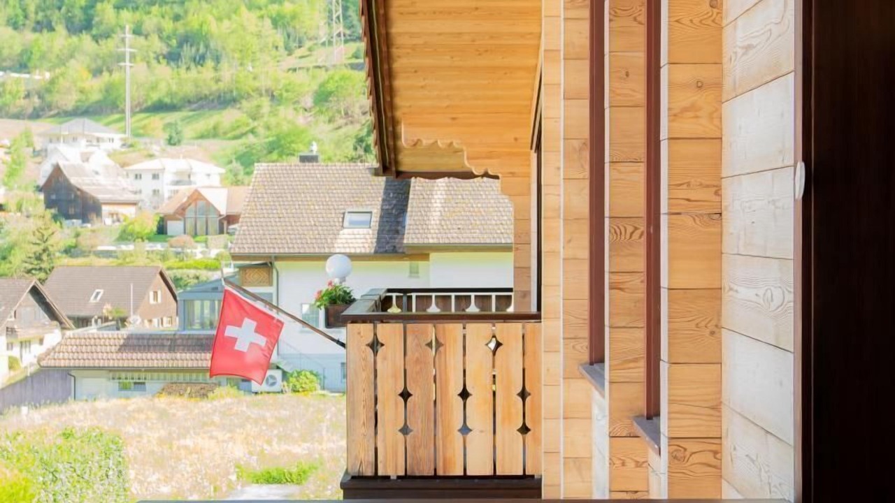 Photo of Others in Quarten