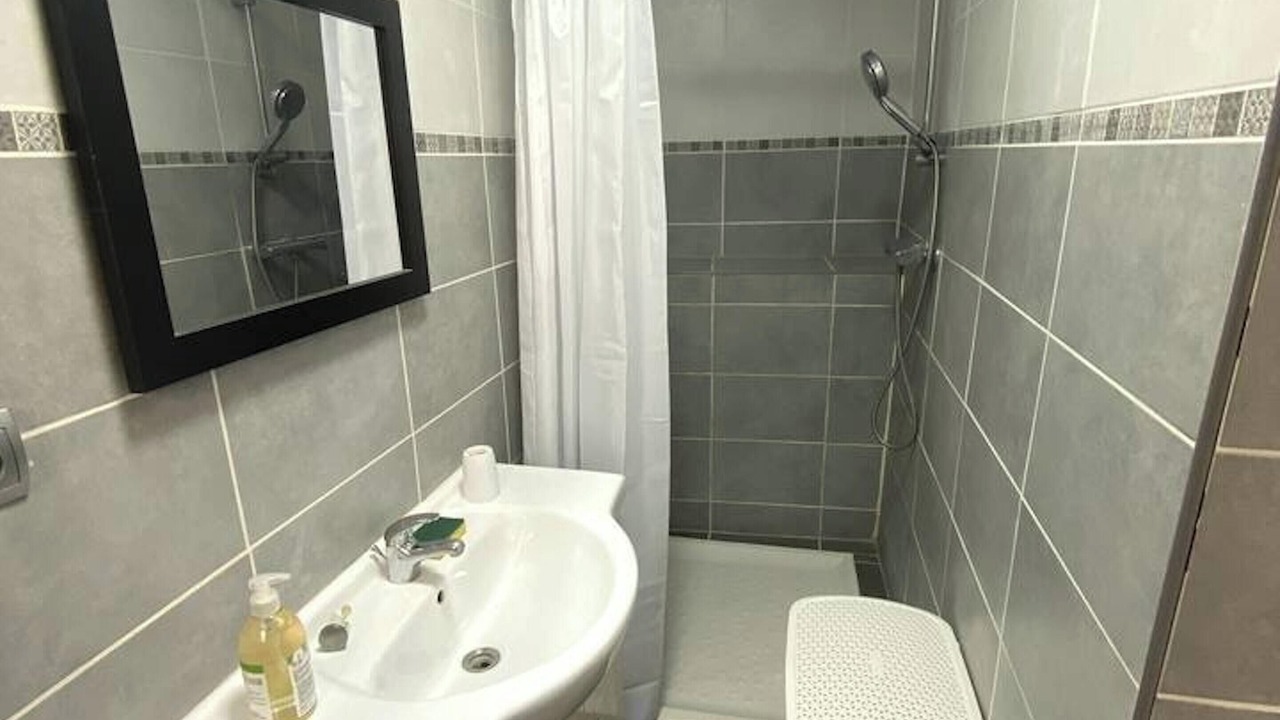 Photo of Bathroom in Libourne