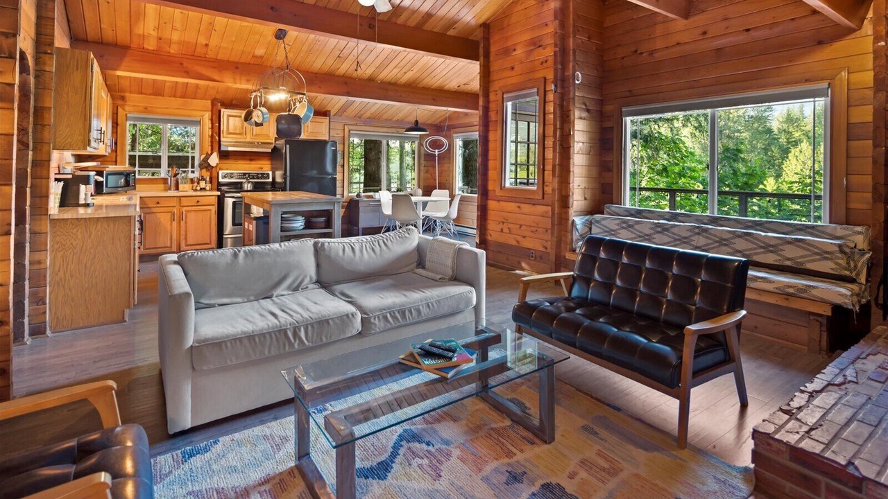 Photo of Livingroom in Gold Bar