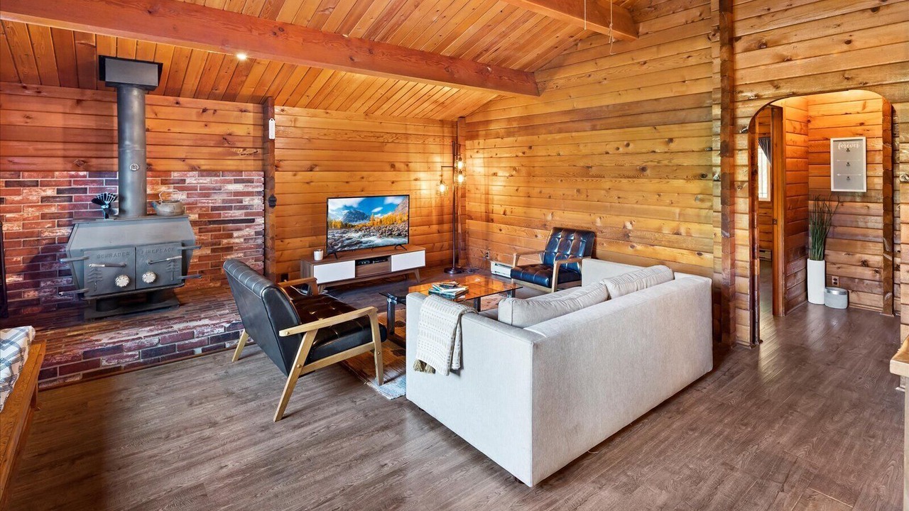 Photo of Livingroom in Gold Bar