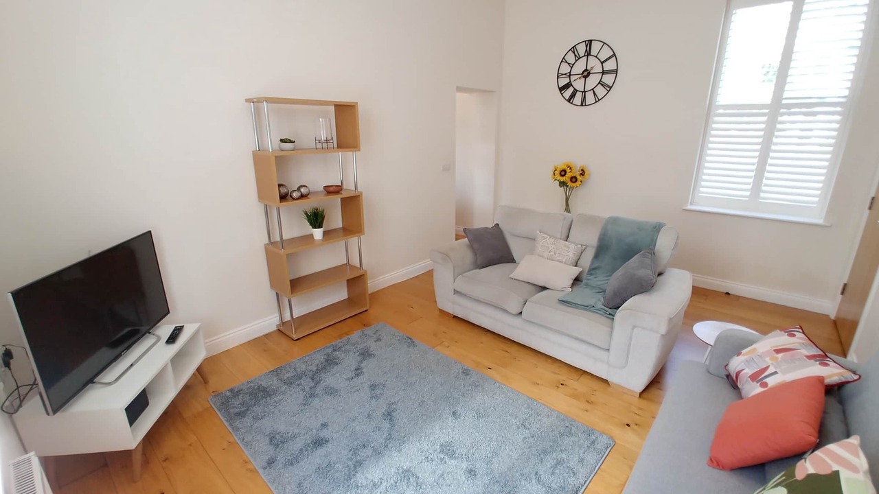 Photo of Livingroom in Reigate