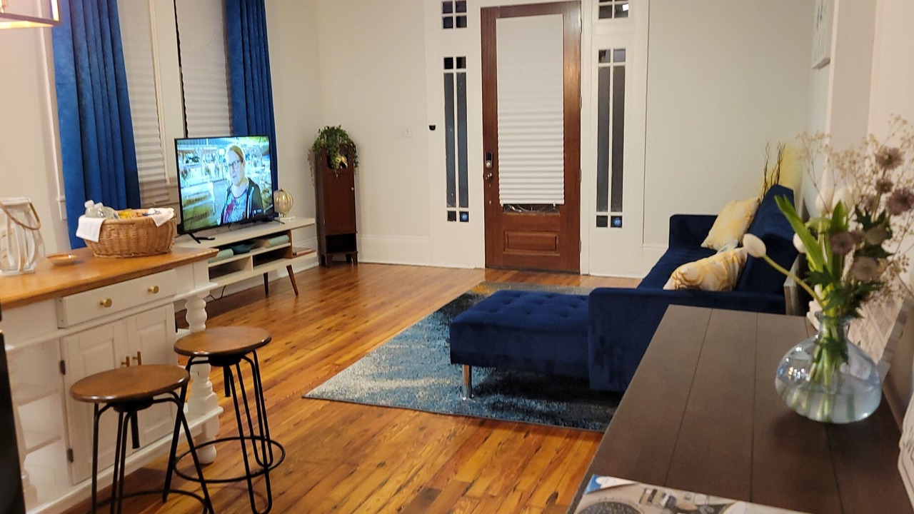 Photo of Livingroom in Mid-City