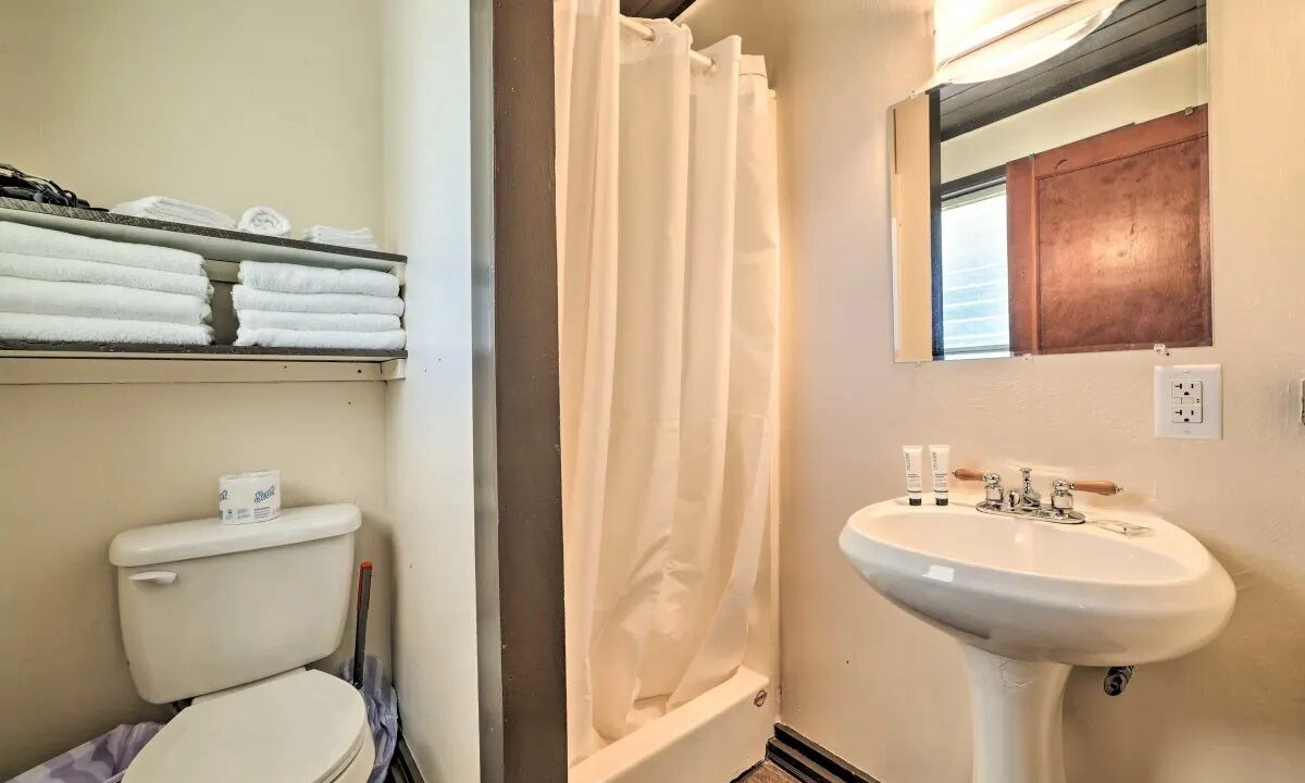 Photo of Bathroom in Almo